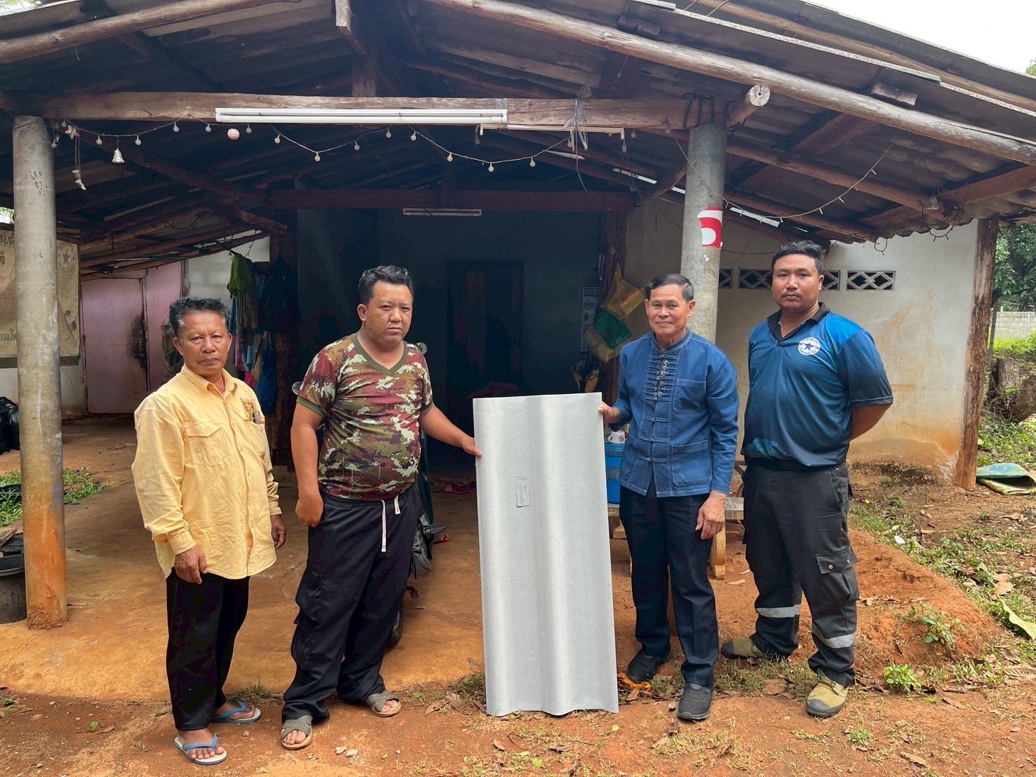 ลงพื้นที่มอบวัสดุสำหรับซ่อมแซมที่พักอาศัยแก่ประชาชนผู้ได้รับความเสียหายจากเหตุสาธารณภัย (วาตภัย) ในกรณีเร่งด่วน