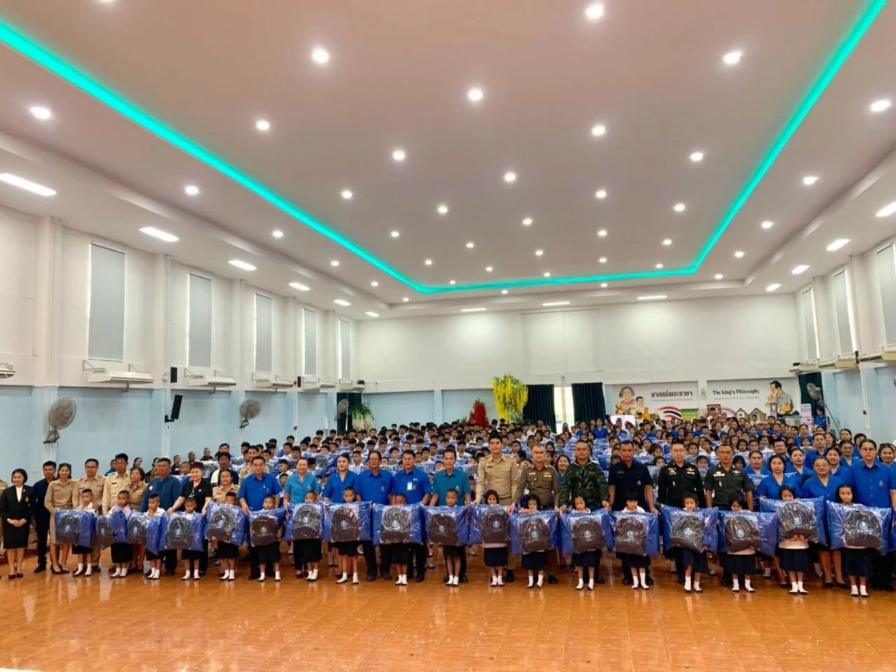 โครงการมอบสิ่งของพระราชทาน แก่นักเรียนราชประชานุเคราะห์ 61